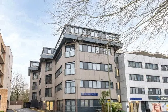 High Road, N20, photo 2