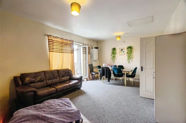 Photo 2 — Blackthorn Road, Ilford, IG1