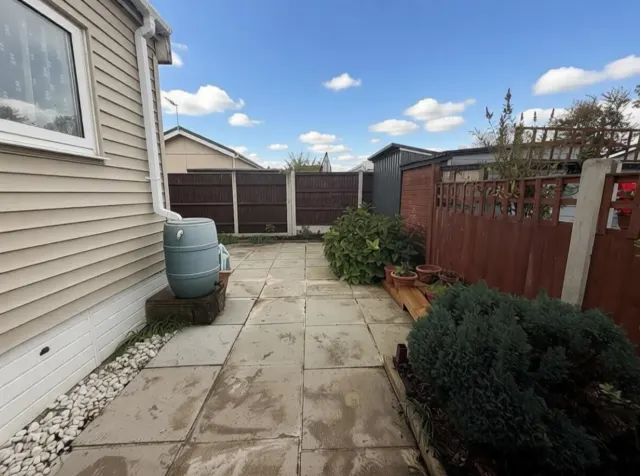 2 bedroom property, Blue Sky Close, Bradwell