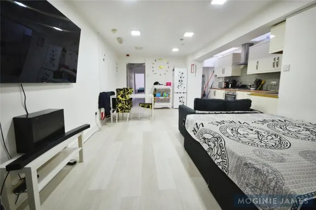 Mackintosh Place, Cardiff, CF24, photo 3