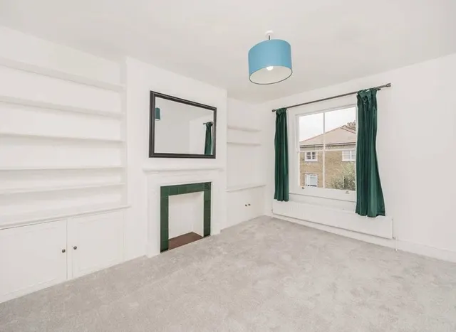 Photo 2 — Victoria Road, Hornsey, N4