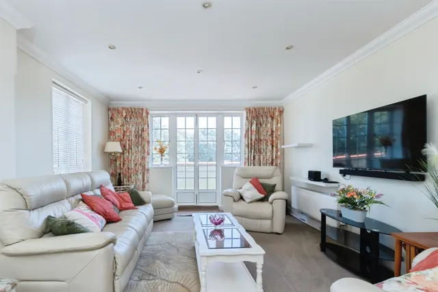 Photo 3 — Sea Road, Boscombe, Bournemouth