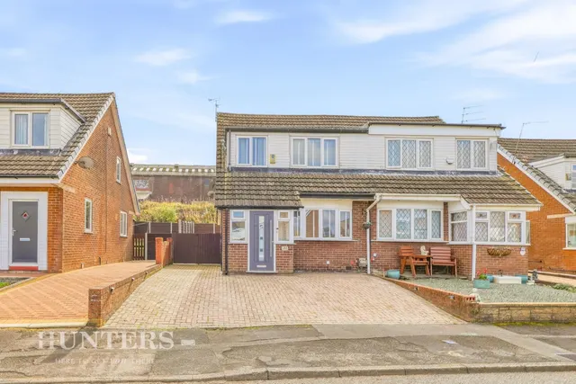 Fairfax Drive, Smithy Bridge, OL15, photo 1