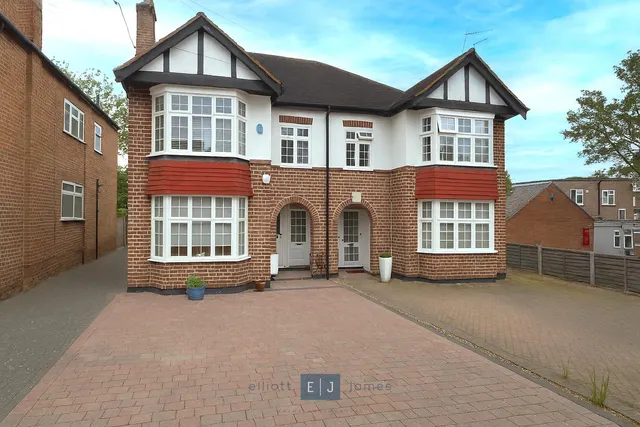 Sedley Rise, Loughton, photo 1