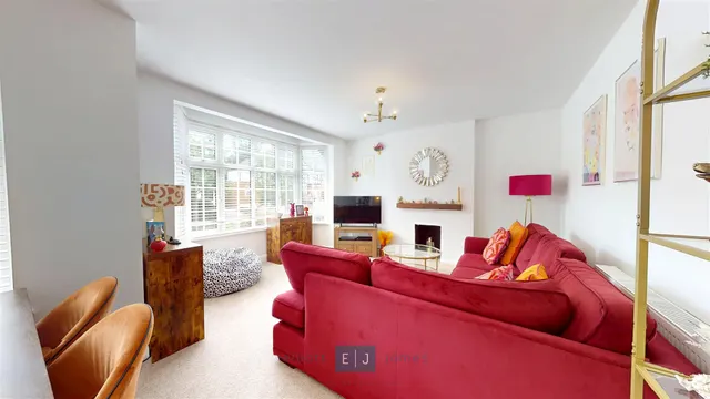 Photo 2 — Sedley Rise, Loughton