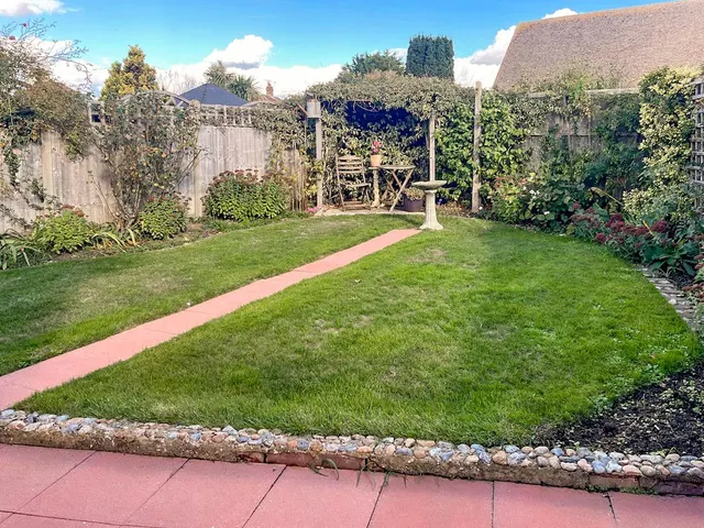 The Crescent, Rustington, photo 3