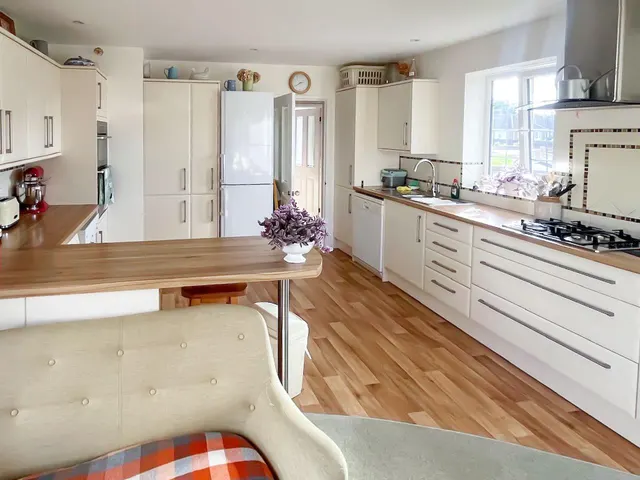The Crescent, Rustington, photo 2