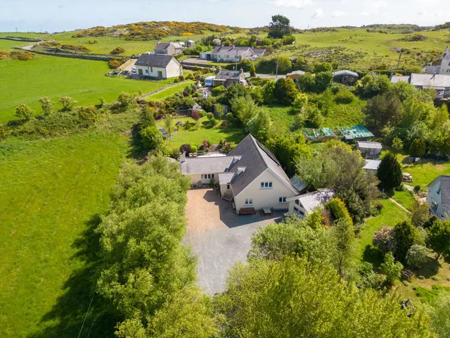 Carreglefn, Cemaes Bay, LL68, photo 1