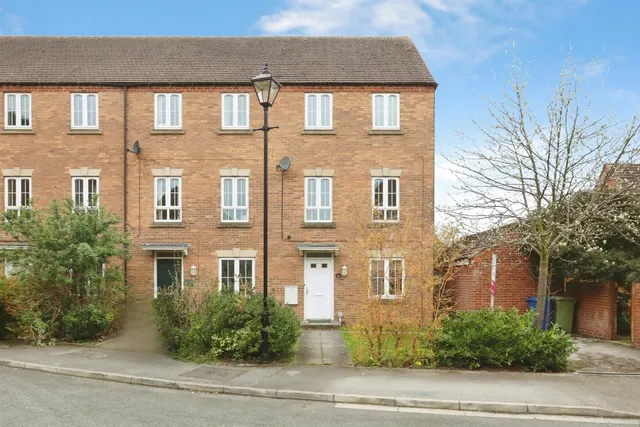 Denbigh Avenue, Worksop, photo 1