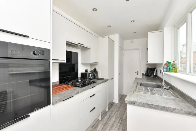Magdala Road, St. Peters, CT10, photo 2