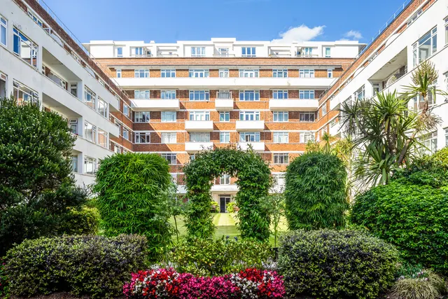 Upper Richmond Road, London, SW15, photo 1