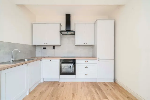 Avenue Gardens, W3, photo 2