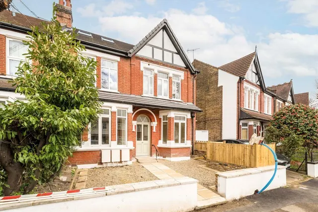 Avenue Gardens, W3, photo 1
