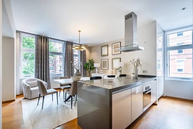 Photo 3 — Iverna Court, LONDON, W8