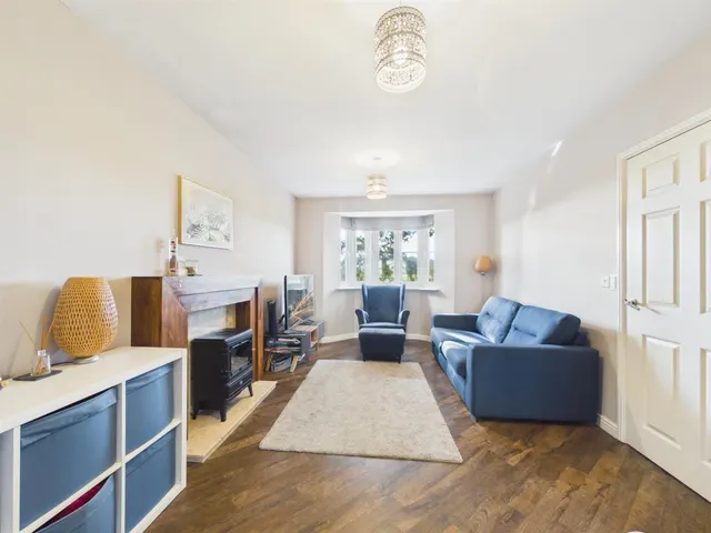 Tall Pines Road, Witham St Hughs, LN6, photo 3