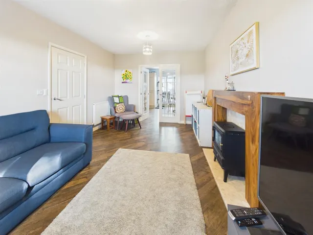 Tall Pines Road, Witham St Hughs, LN6, photo 2