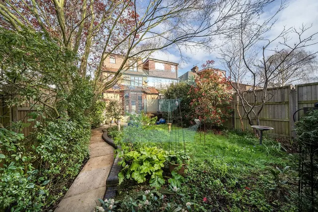 Stoneyfields Lane, Edgware, HA8, photo 3