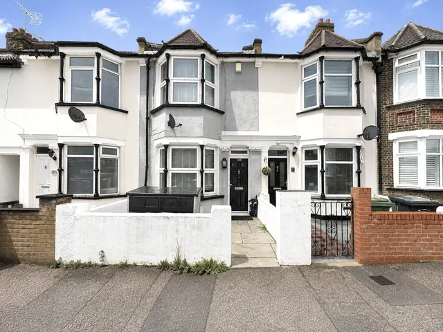 Knockhall Chase, Greenhithe, DA9, photo 1