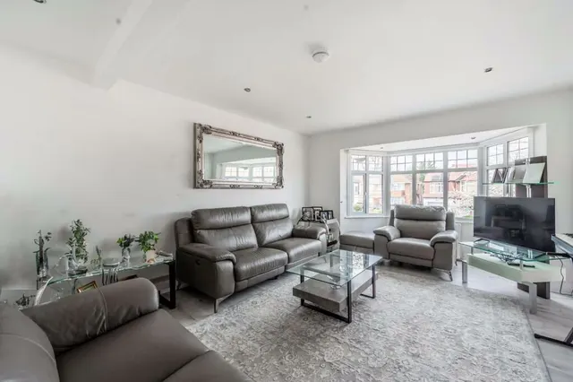 Whitchurch Lane, Edgware, HA8, photo 1