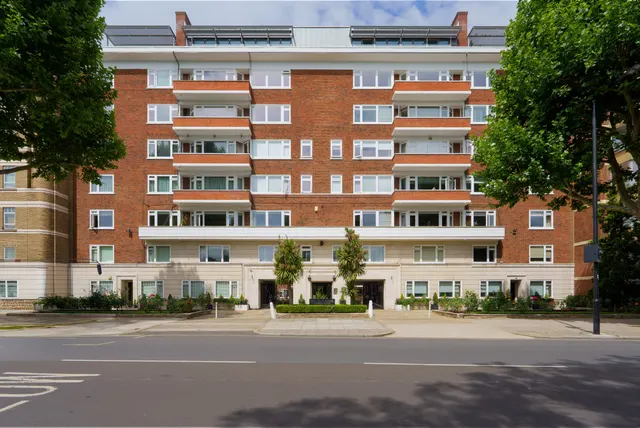3 bedroom flat — Bentinck Close, 76-82 Prince Albert Road, St John's Wood, London, NW8 7RY
