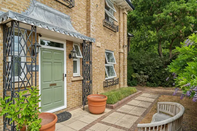 Devereux Lane, London, SW13, photo 2