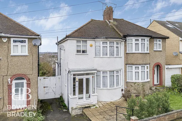 Dovedale Avenue, Clayhall, IG5, photo 1