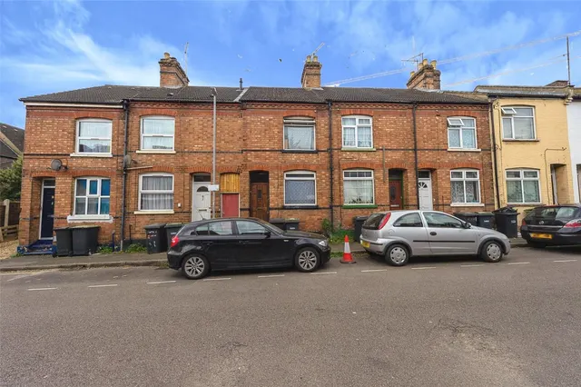 Hillside Road, Luton, Bedfordshire, LU3, photo 1