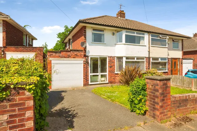 Bentfield Gardens, Wirral, photo 1