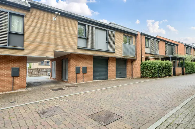 Monkton Drive, Bordon, GU35, photo 1