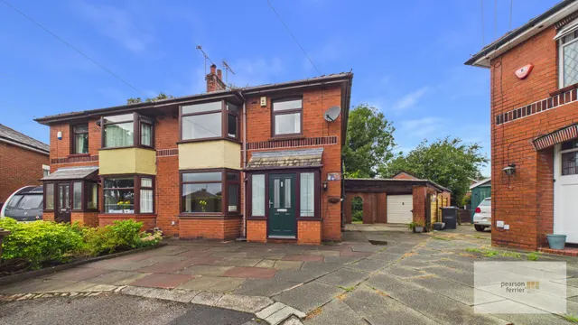Hazelwood Drive, Bury, BL9 6QH, photo 1