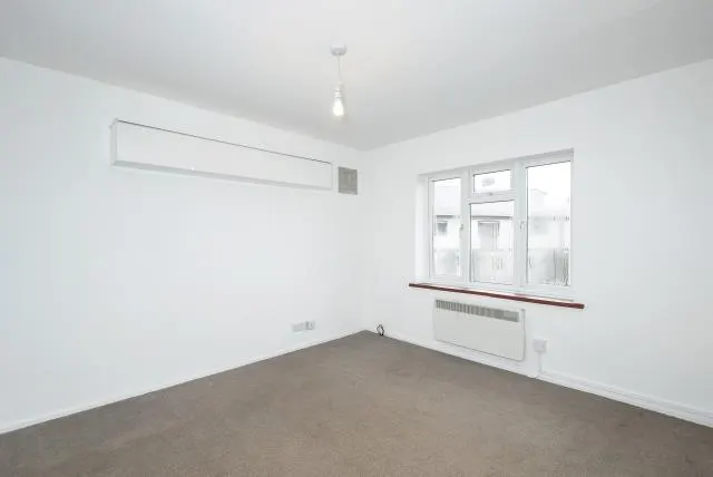 Churchill Avenue, Aylesbury, HP21, photo 3