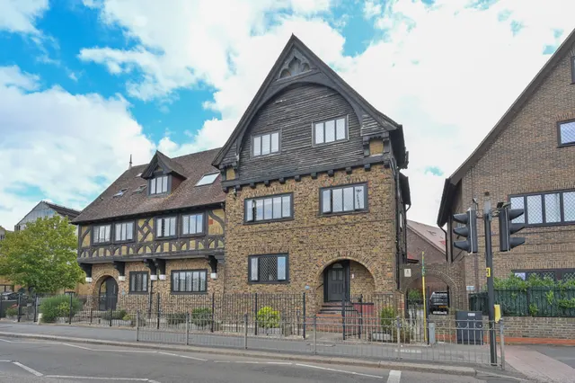 Flat 2, 158 High Street, Bushey, photo 1