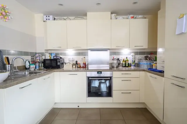 Photo 2 — Scholars Place, Walton-On-Thames KT12 3FE