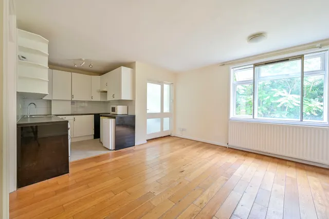 Photo 2 — 11 Maple Lodge, 2 Whitefield Close, London