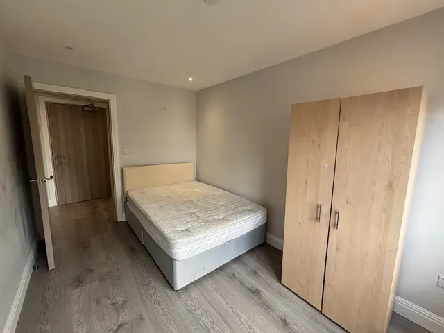 Barking Road, London, E13, photo 3