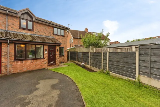 Farmers Close, SALE, Cheshire, M33, photo 1