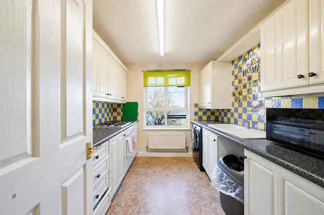 Greenhaven Drive, London, SE28, photo 3