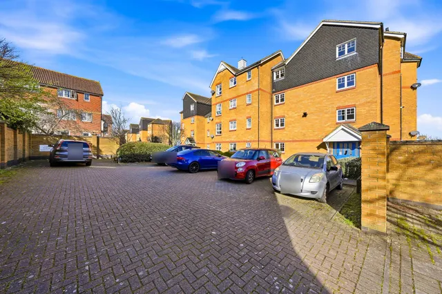 Greenhaven Drive, London, SE28, photo 1
