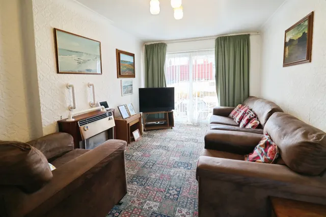 Norris Close, Penarth, CF64, photo 3