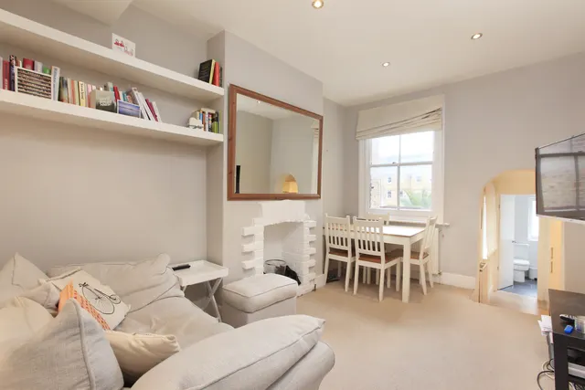 Vicarage Crescent, London, SW11, photo 3