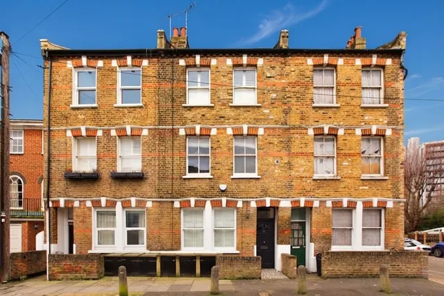 Vicarage Crescent, London, SW11, photo 1
