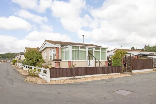 Fourth Avenue, Parklands Mobile Homes, DN17, photo 1