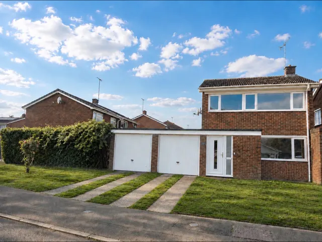 Baccara Grove, Bletchley, MK2, photo 1
