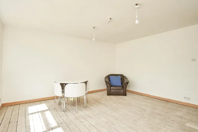 Staplers Court, Newport, PO30, photo 3