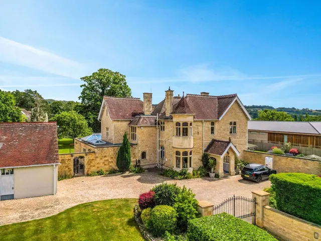Ashley Road, Charlton Kings, Cheltenham, Gloucestershire, GL52 6NU, photo 1