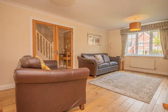 Photo 2 — White Tree Close, Fair Oak, Eastleigh, SO50 7FE
