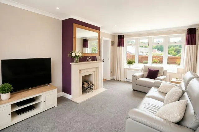 Photo 3 — Woodlinken Close, Verwood, BH31