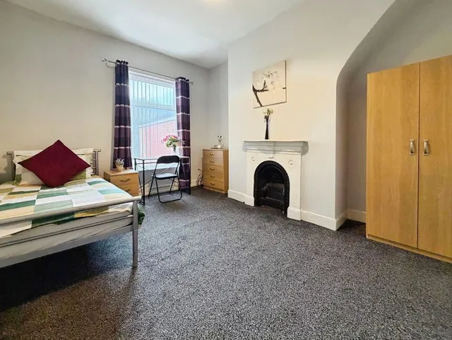 Liverpool Road, Eccles, M30, photo 1