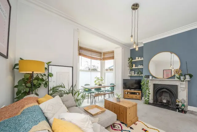 Garratt Lane, SW17, photo 2