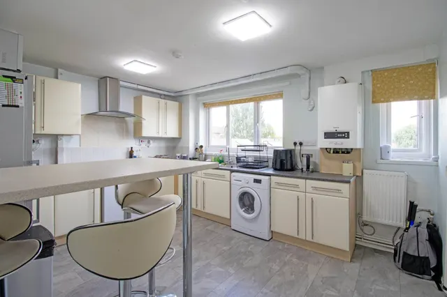 Salisbury Close, Scunthorpe, DN17, photo 2